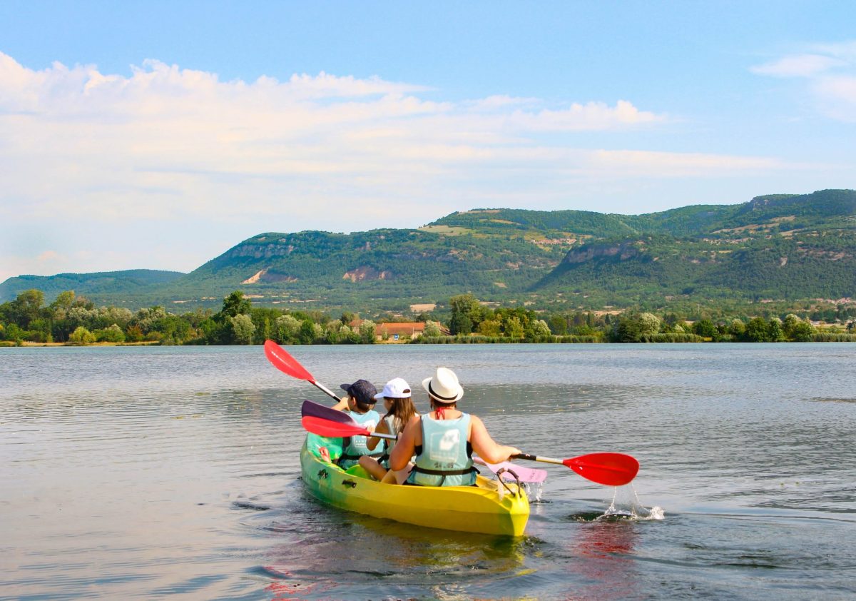 canoë en famille avec les enfants sur le Rhône ou la rivière d'Ain