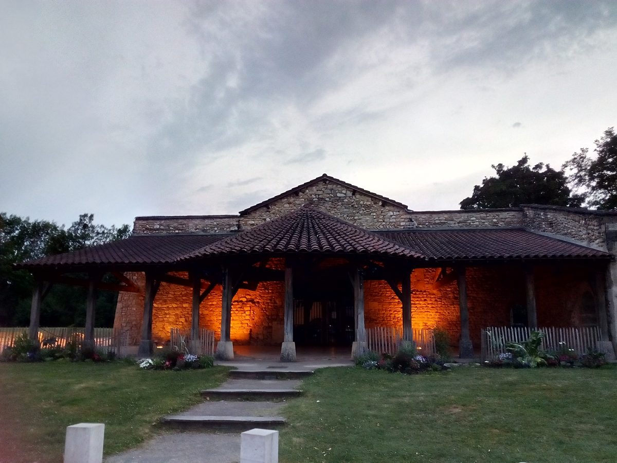 Le Prieuré de Blyes pendant les sombres heures de Blyes, une visite guidée ambiance Halloween à la Toussaint
