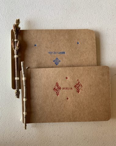 Local crafts, notebooks made in bookbinding and book arts workshops for children and adults all year round and during Pérouges holidays near Lyon