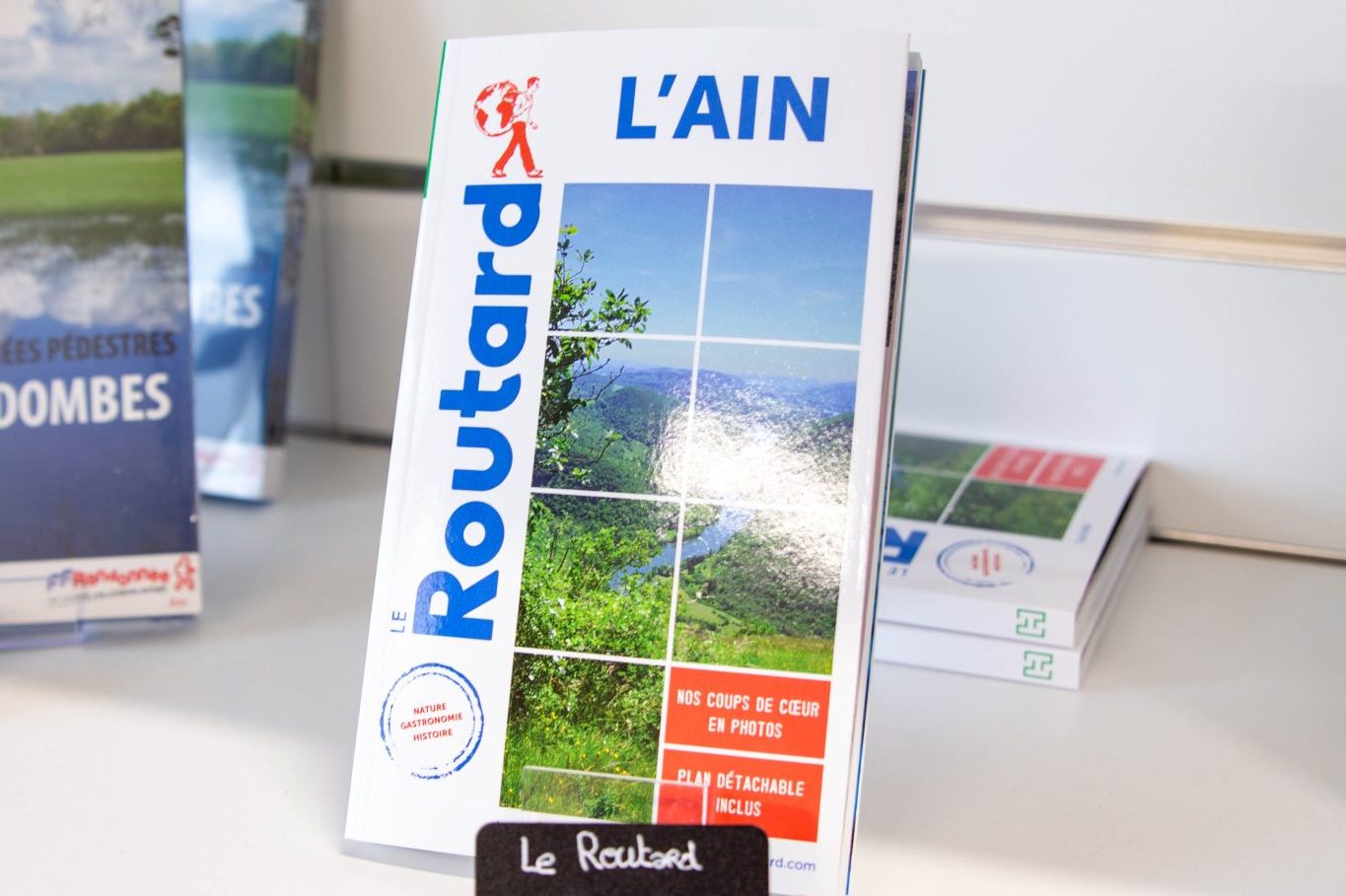 Guide du routard de l'Ain à acheter en ligne sur la boutique de l'office de tourisme Pérouges Bugey.