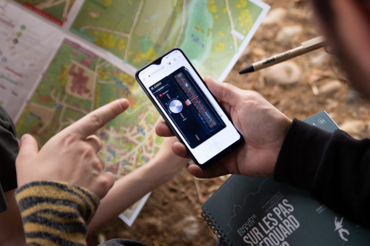 Enquête en kit un jeu d'aventure en plein air façon escape game au départ de Pérouges, village de l'Ain près de Lyon