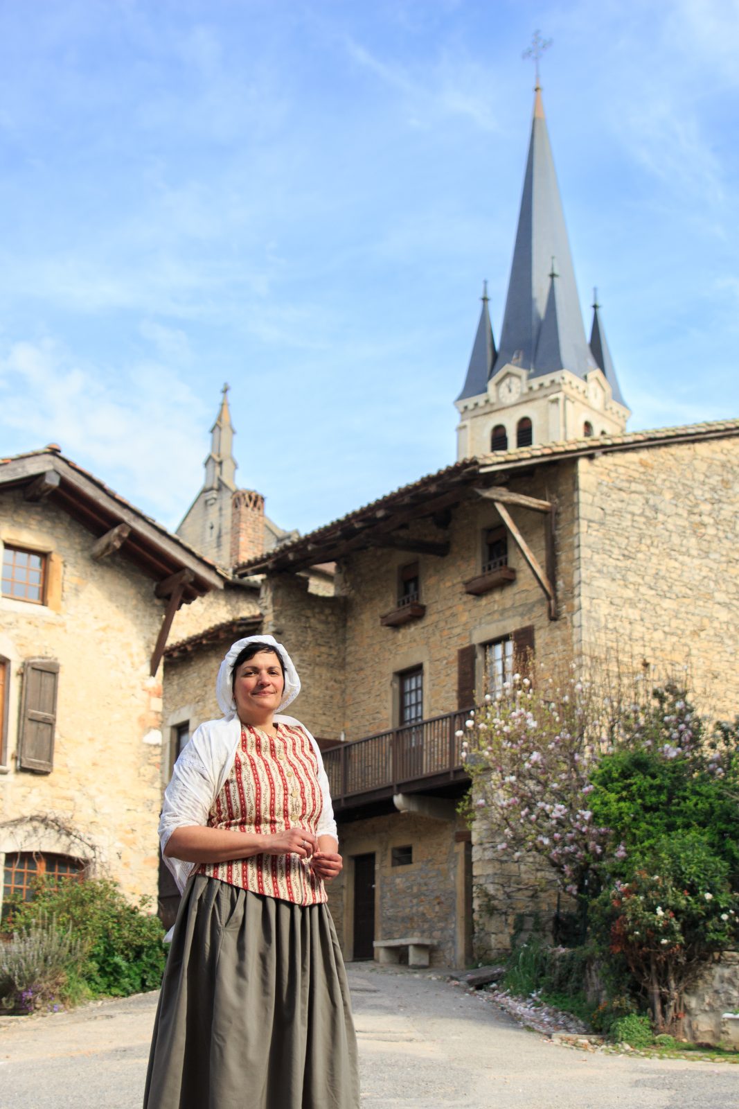Benoitte, une visite guidée pas comme les autres de St-Sorlin-en-Bugey, joli village à 20 min de la cité médiévale de Pérouges (Ain)